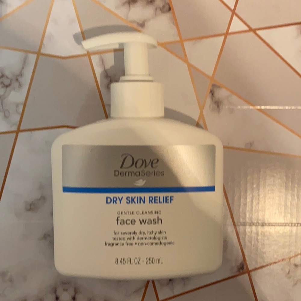 Dove Derma Series Dry Skin Relief Face Wash